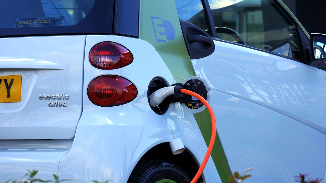 純電動汽車電池價格表，解析價格構成與影響因素分析