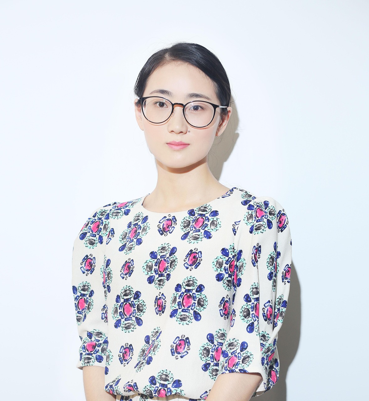 翟欣欣近照，時光中的美麗與成長見證