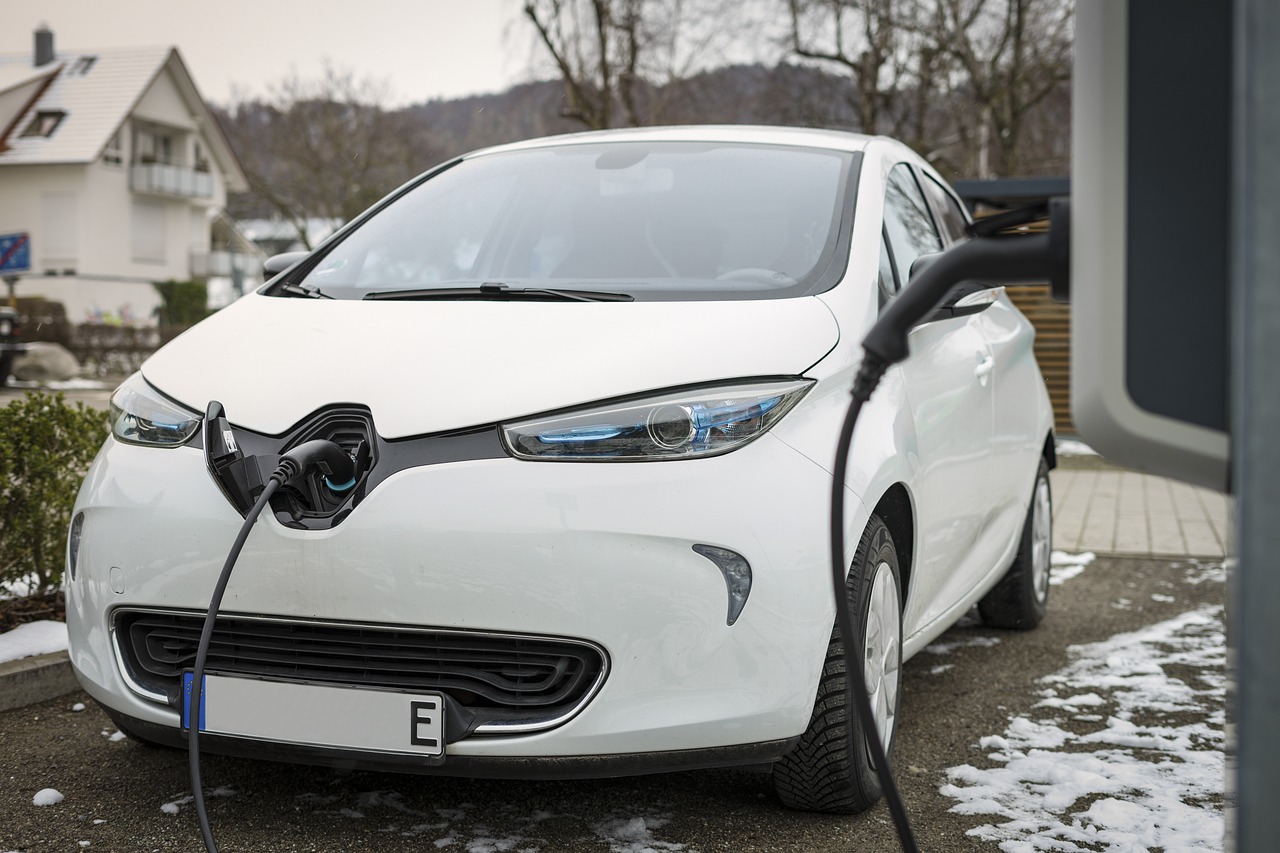 特斯拉最新車型引領(lǐng)電動車領(lǐng)域未來展望