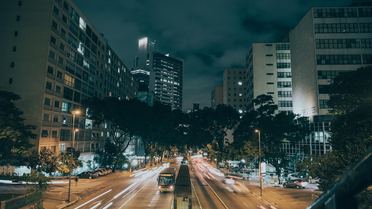 探索城市夜晚新面貌，最新狂歡夜生活指南