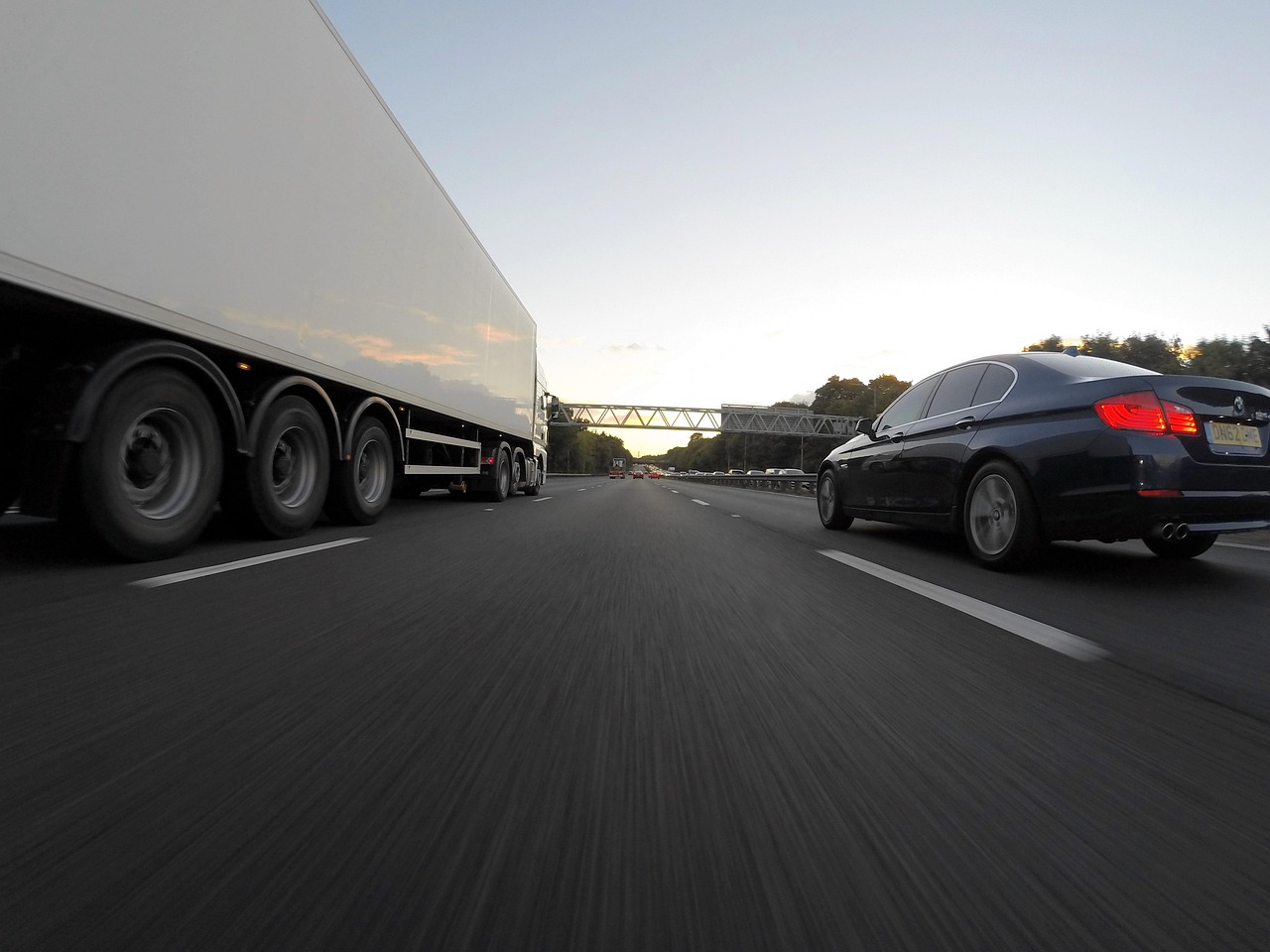 最新交通車道解析，提升道路安全與效率的關(guān)鍵要素解析