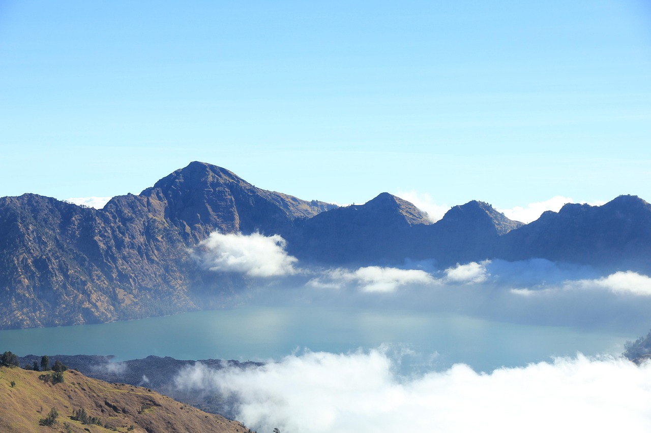 印尼火山最新動(dòng)態(tài)及今日活動(dòng)與影響分析